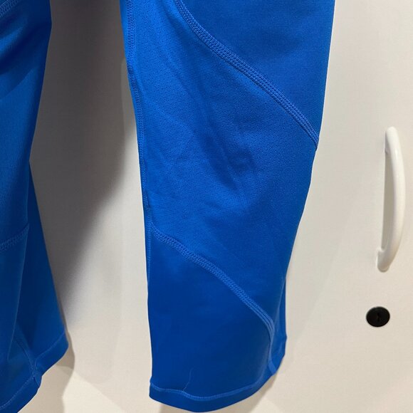 Nike Pro Women's Mid-Rise Training Capris - Picture 3 of 4